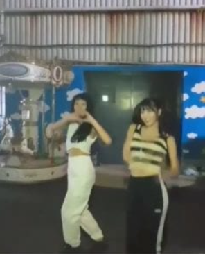 チェヨン　歴代彼氏　ホソク匂わせスニーカー①