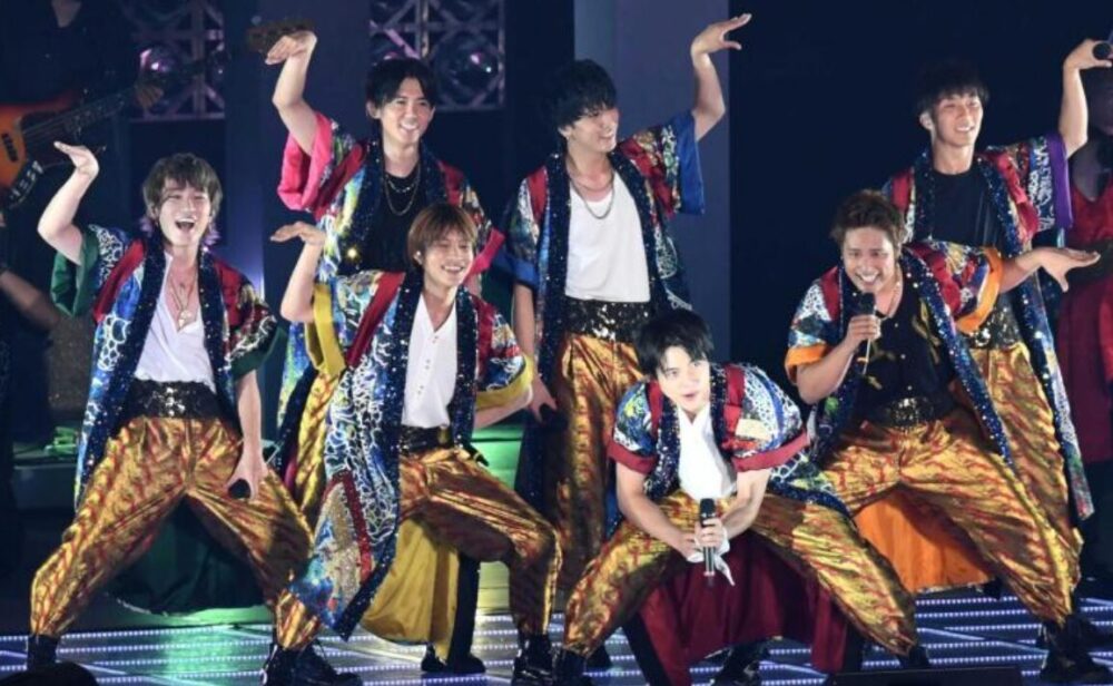 WEST.の「ええじゃないかポーズ」披露シーン