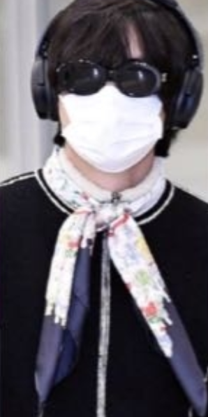 テテさんとジェニーさんの匂わせ⑧お揃いのスカーフ?