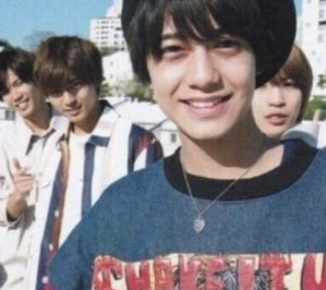 髙橋海斗さんと大和田南那さんの匂わせ①お揃いのネックレス