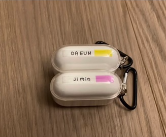 ソン・ダウンさんとジミンさんの匂わせ③ペアのイヤホンケース