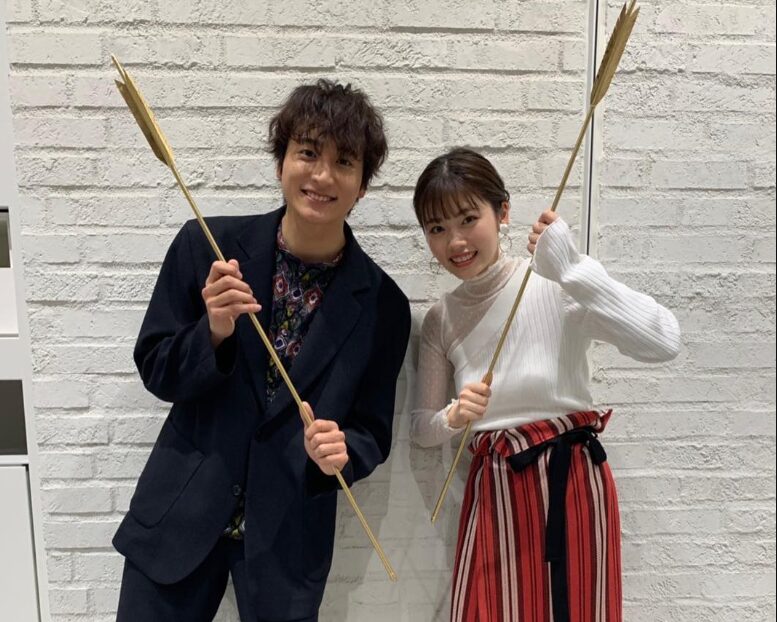 小芝風花さんと小関裕太さんのツーショット写真
