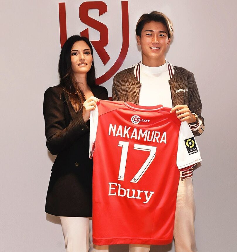 中村敬斗さんと女性のツーショット写真