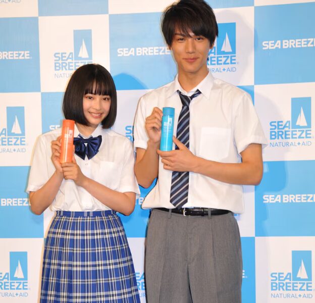 中川大志さんと広瀬すずさんのツーショット写真