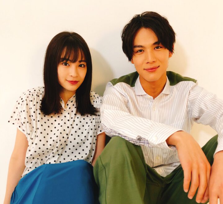中川大志さんと広瀬すずさんのツーショット写真