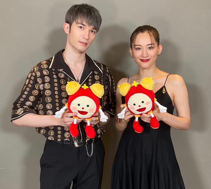 熱愛報道当時のツーショット写真