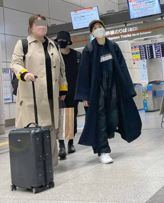 FRIDAYが報道した綾瀬はるかさんと佐藤健さんの画像