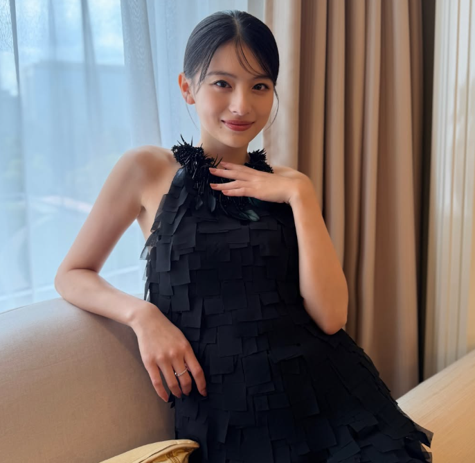 出口夏希さんの画像