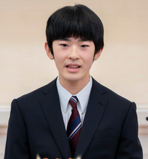 記者会見をしている悠仁さまの画像