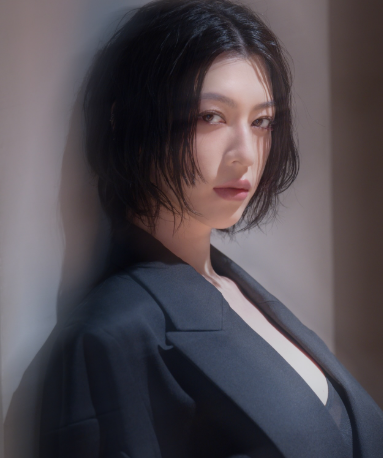 三吉彩花の画像