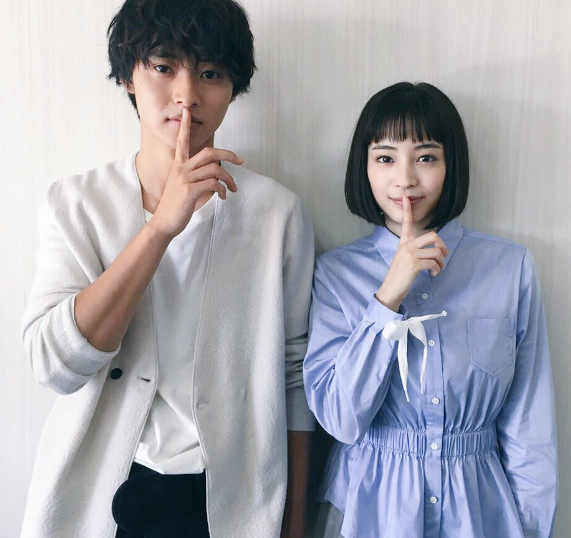 『四月は君の嘘』の公開を宣伝している広瀬すずと山﨑賢人