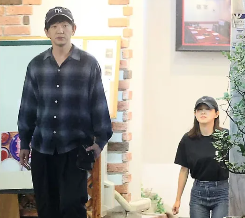 掲載された向井慧さんと若林アナの画像